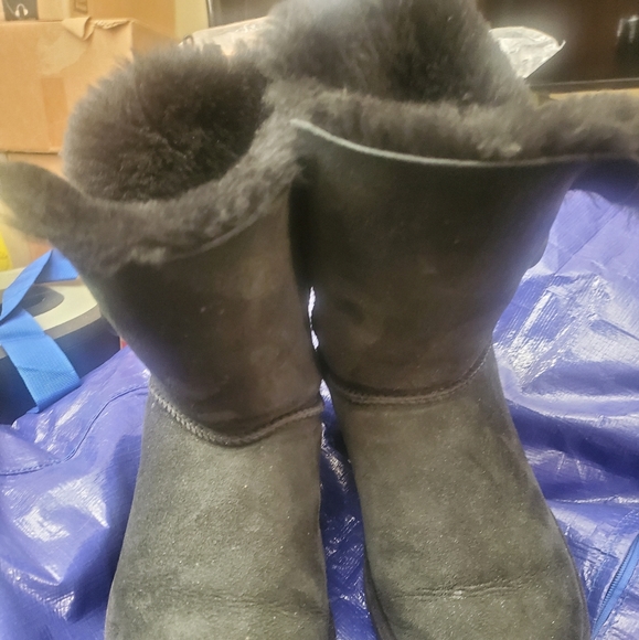 Uggs Bailey Button - Picture 2 of 8
